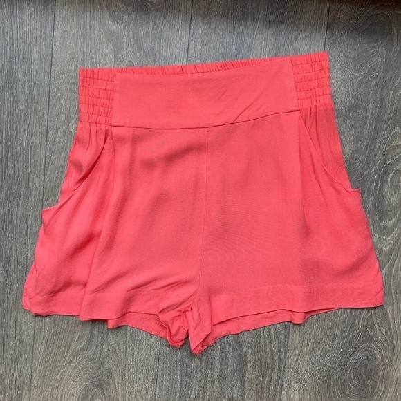 Aritzia Talula Shorts High Rise Waist elastic waistband Coral Pink Flowy Small - Picture 4 of 16